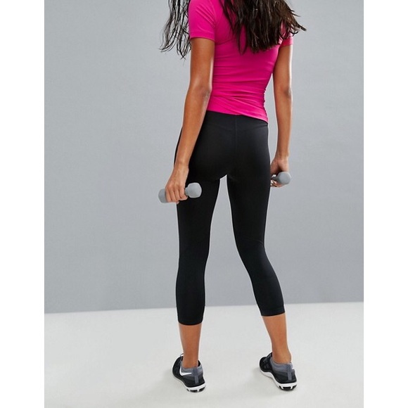 HOST PICK π₯³ποΈπ NIKE Pro Training Capris, Black/Vivid Pink - Picture 5 of 9